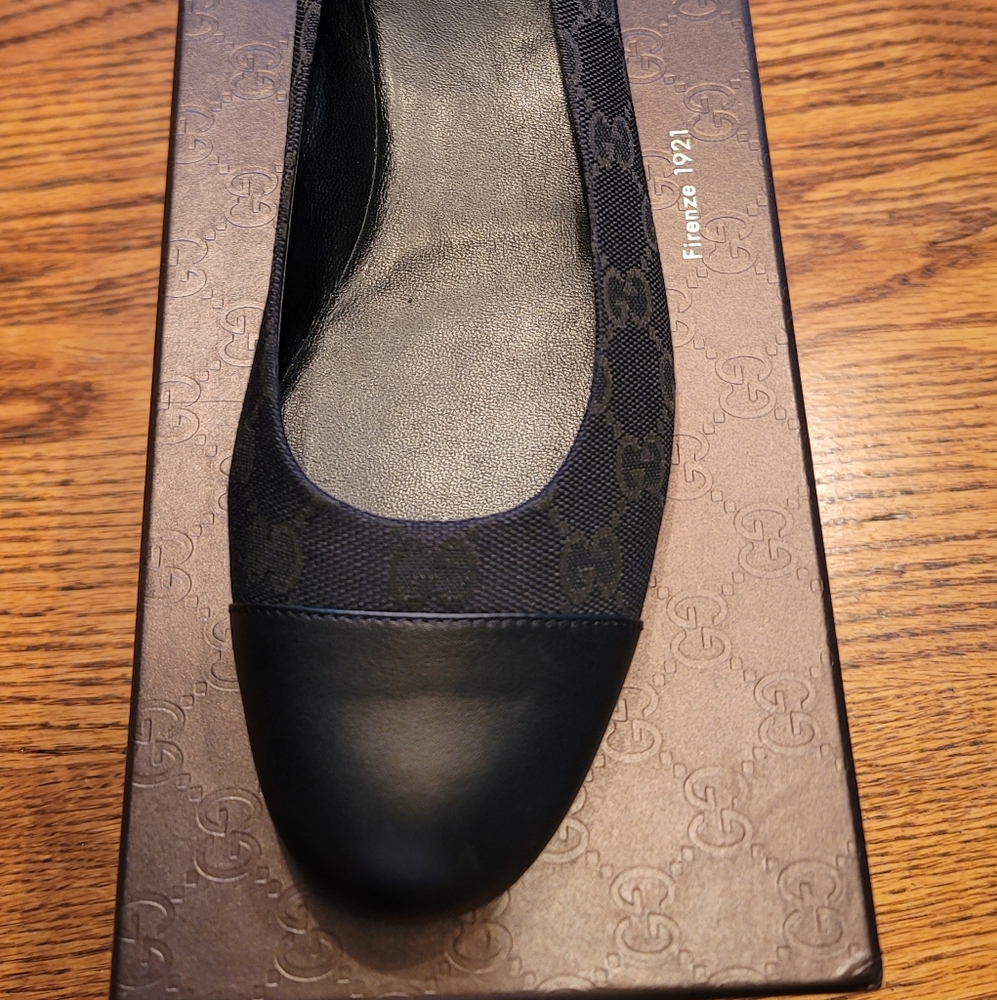 NWT Gucci Black GG Canvas Genuine Leather Cap Toe Flat Shoes